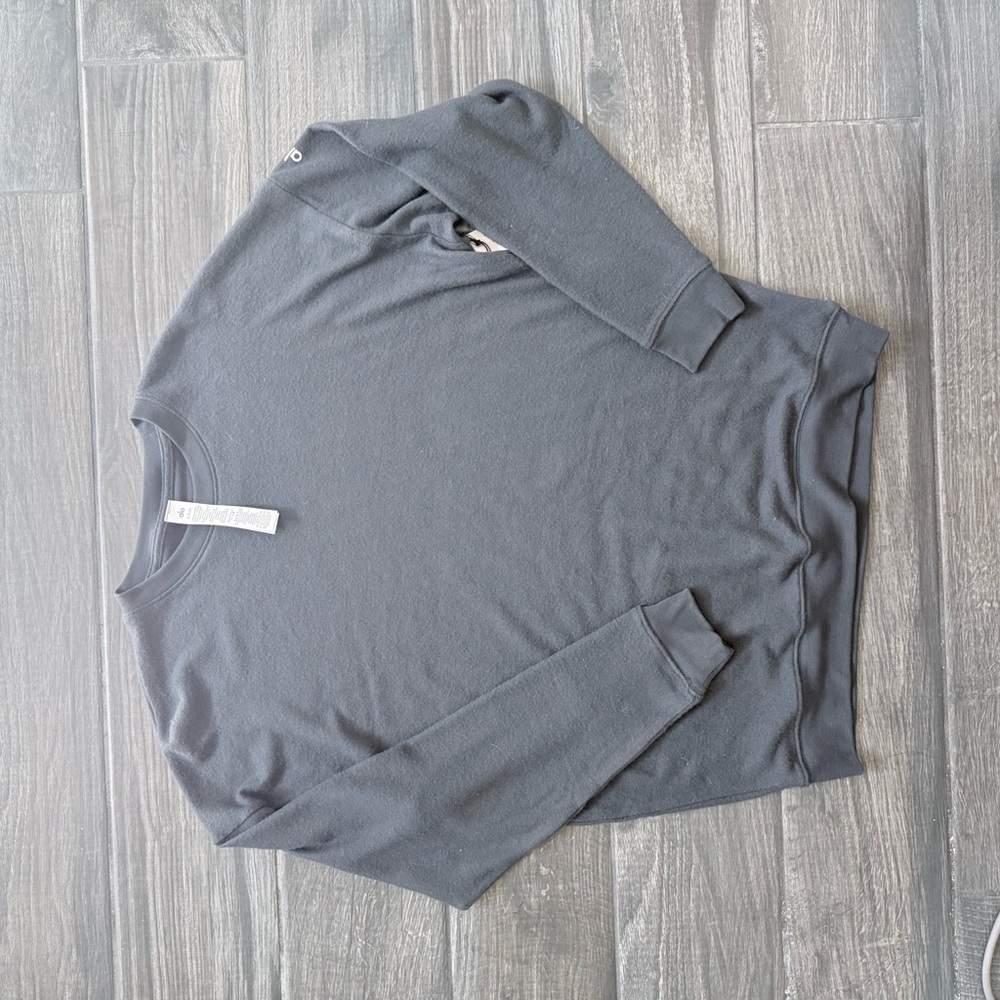 ALO Soho Pullover in Anthracite - Picture 5 of 7